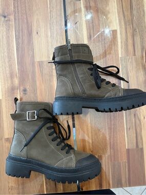 Free Spirit Sz 9 Nevada Green Zip Up Buckle Lace Boots in Brown with Black Soles